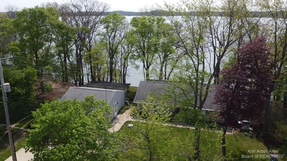 1827 Wamplers Heights Drive Brooklyn, MI 49230