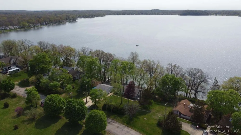 1827 Wamplers Heights Drive Brooklyn, MI 49230