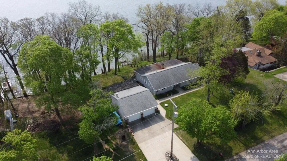 1827 Wamplers Heights Drive Brooklyn, MI 49230