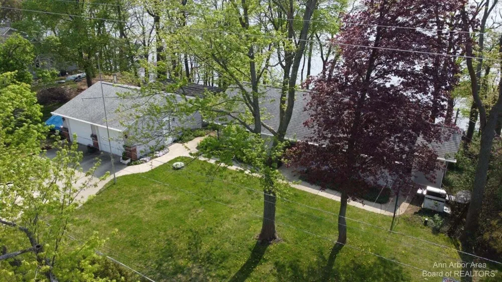 1827 Wamplers Heights Drive Brooklyn, MI 49230