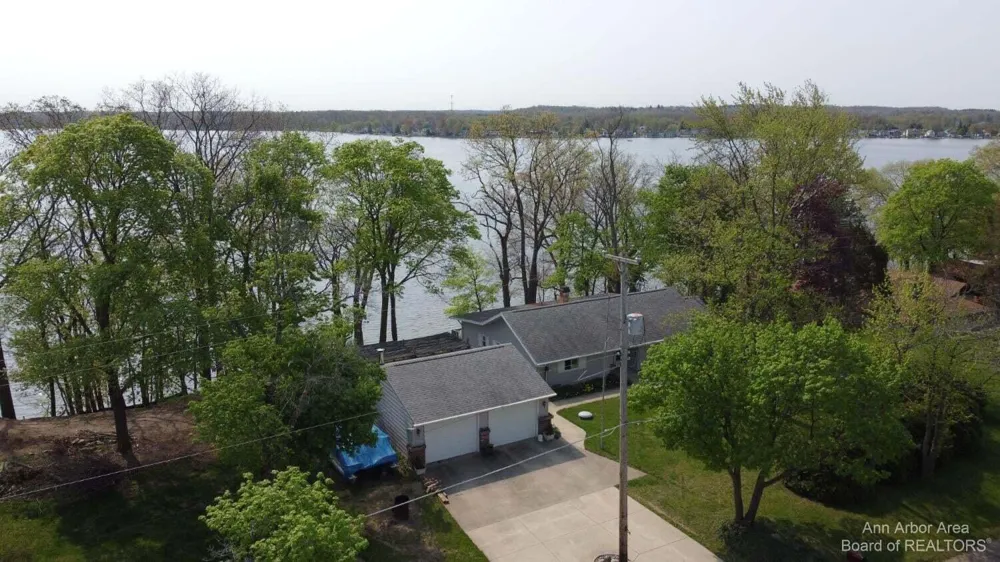 1827 Wamplers Heights Drive Brooklyn, MI 49230