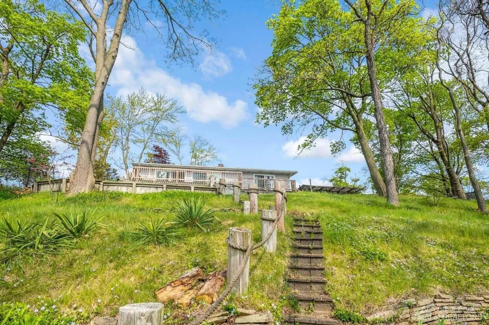 1827 Wamplers Heights Drive Brooklyn, MI 49230