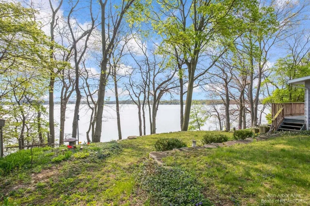 1827 Wamplers Heights Drive Brooklyn, MI 49230