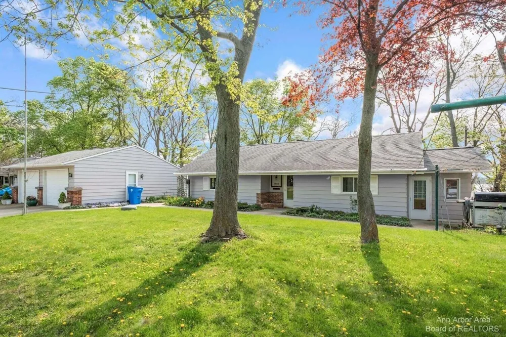 1827 Wamplers Heights Drive Brooklyn, MI 49230