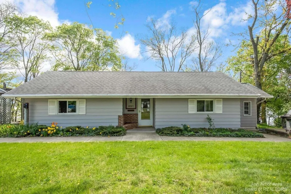 1827 Wamplers Heights Drive Brooklyn, MI 49230