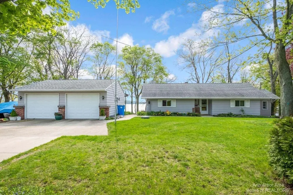 1827 Wamplers Heights Drive Brooklyn, MI 49230