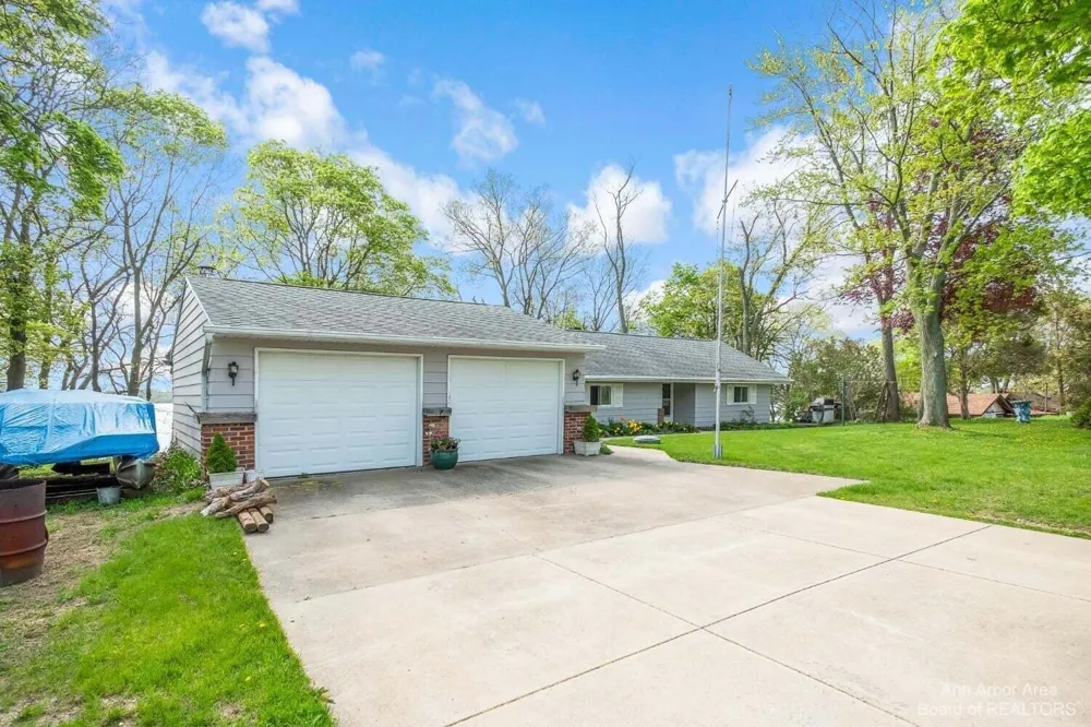 1827 Wamplers Heights Drive Brooklyn, MI 49230