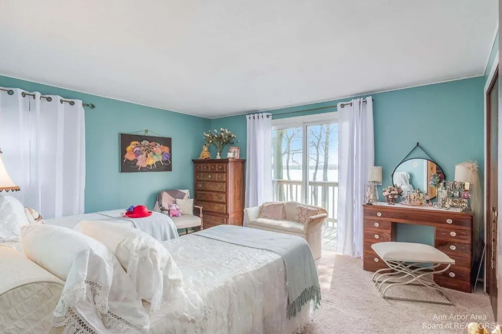 1827 Wamplers Heights Drive Brooklyn, MI 49230