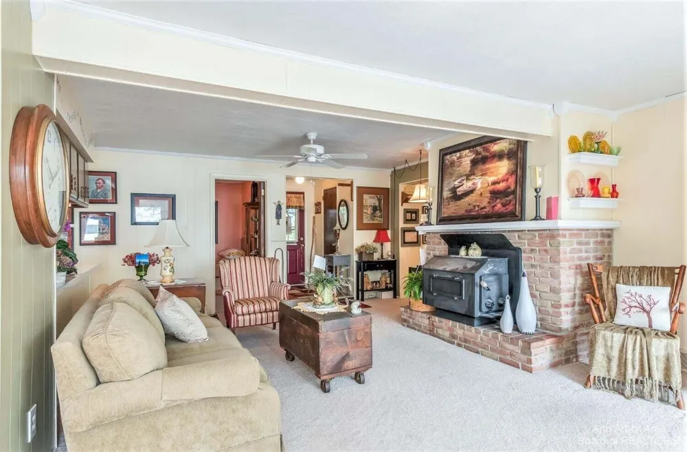 1827 Wamplers Heights Drive Brooklyn, MI 49230