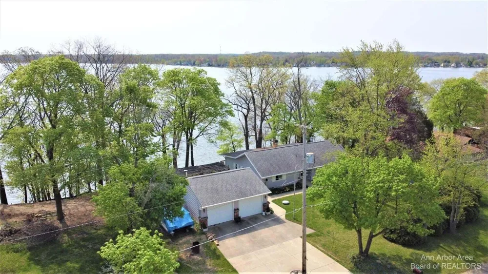 1827 Wamplers Heights Drive Brooklyn, MI 49230