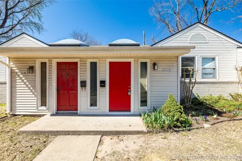 1321 E 38th Place #B