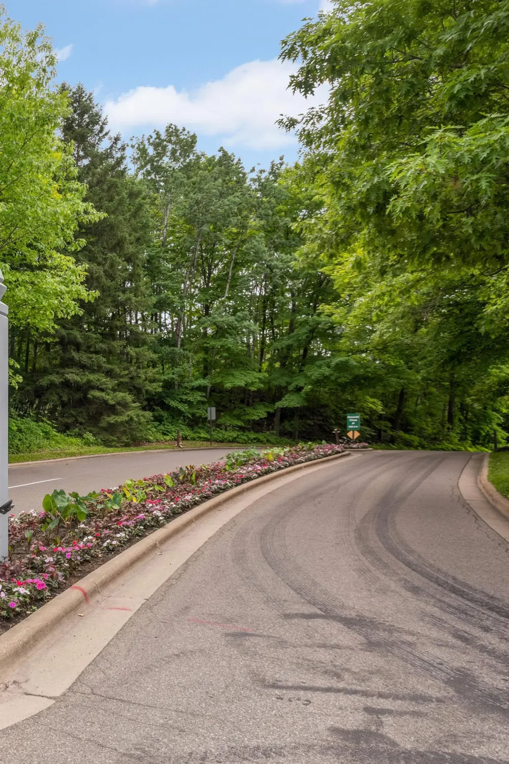 8115 Victoria Drive Victoria, MN 55386