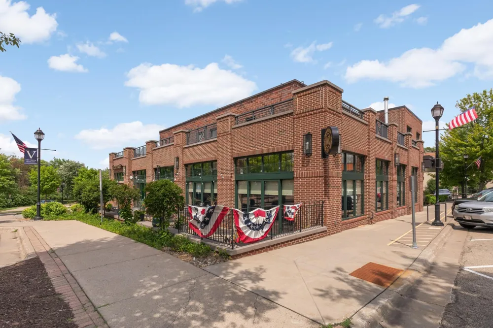 8115 Victoria Drive Victoria, MN 55386