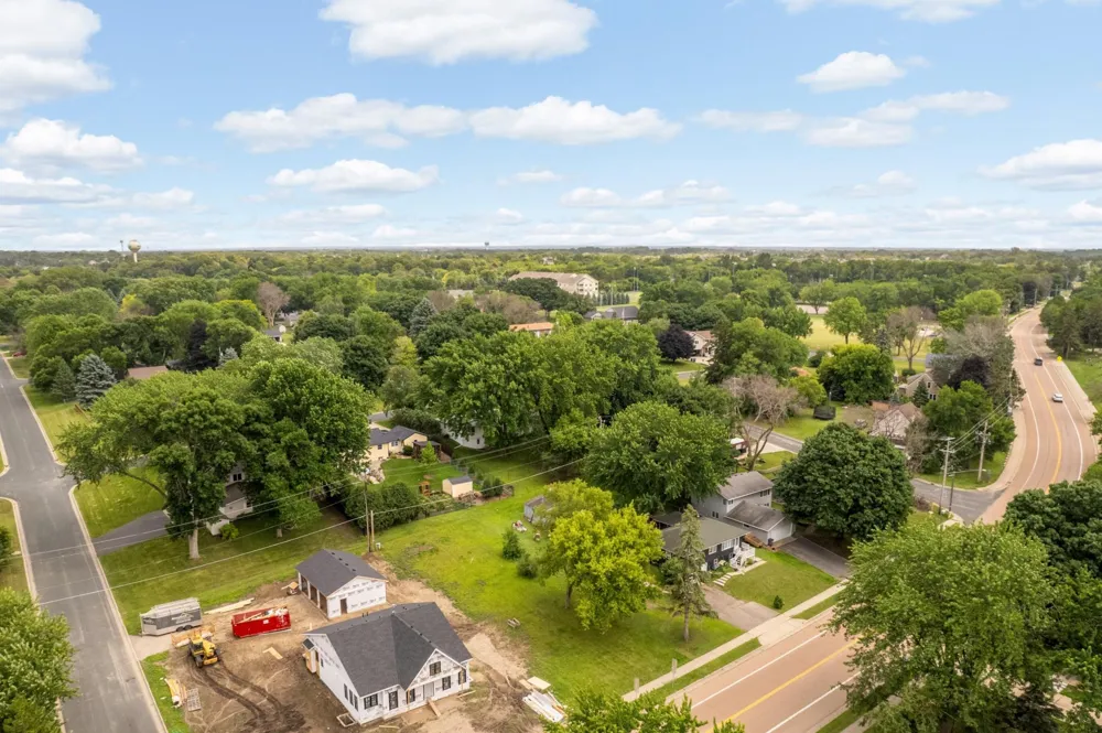 8115 Victoria Drive Victoria, MN 55386