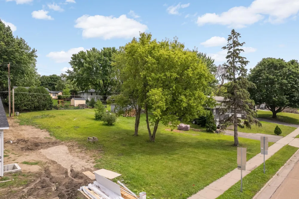 8115 Victoria Drive Victoria, MN 55386