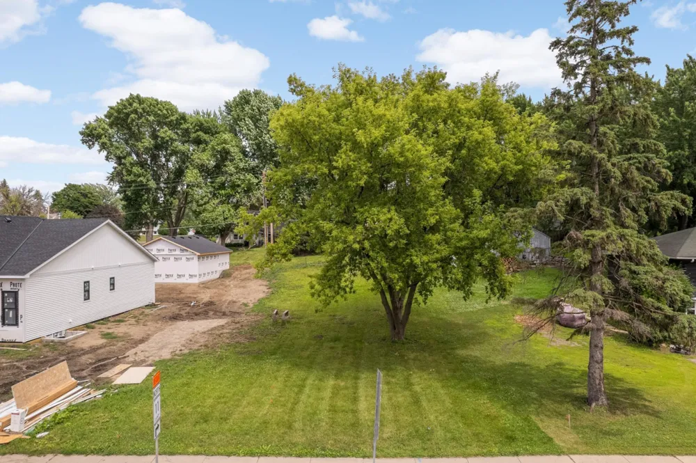 8115 Victoria Drive Victoria, MN 55386