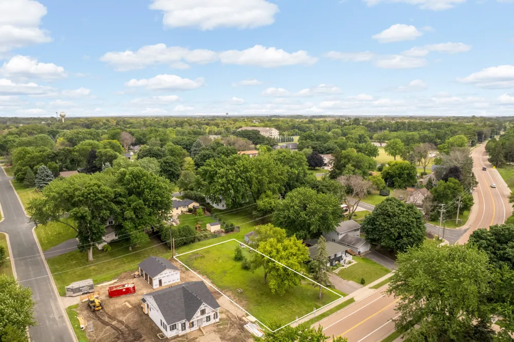 8115 Victoria Drive Victoria, MN 55386