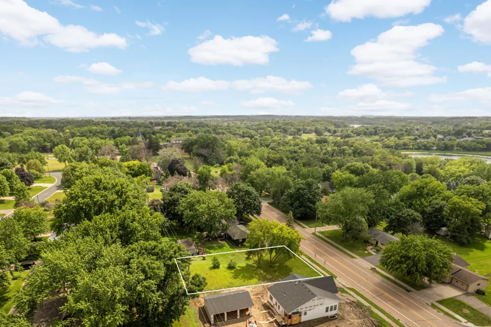 8115 Victoria Drive Victoria, MN 55386