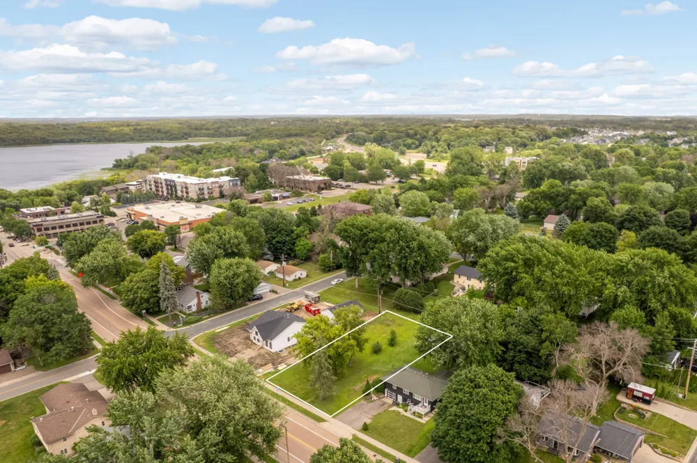 8115 Victoria Drive Victoria, MN 55386