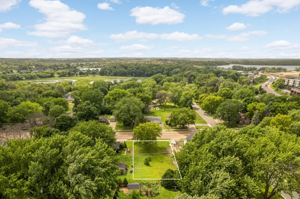 8115 Victoria Drive Victoria, MN 55386
