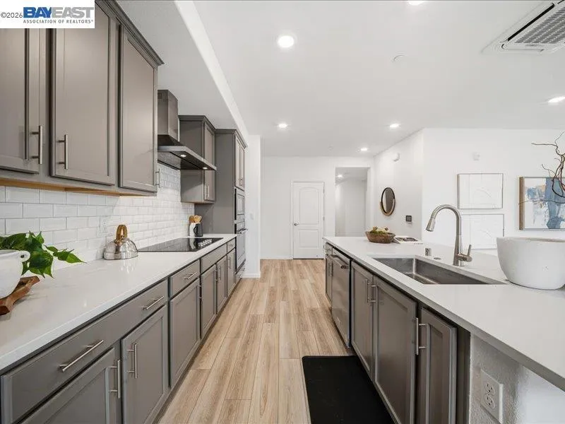 2802 Tradewind Ct Alameda, CA 94501