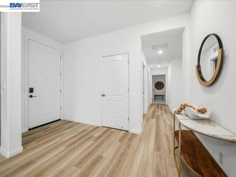 2802 Tradewind Ct Alameda, CA 94501