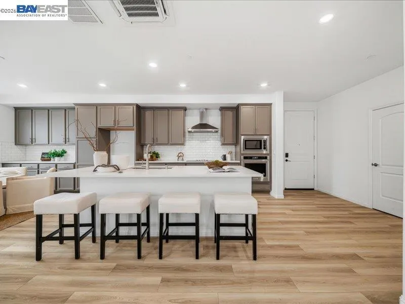 2802 Tradewind Ct Alameda, CA 94501