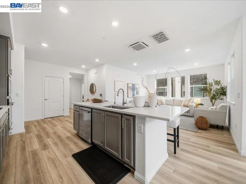 2802 Tradewind Ct Alameda, CA 94501