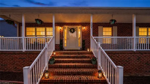 108 Larkspur Lane