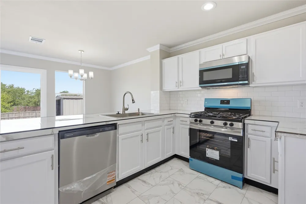 6917 Panda Royle Drive Del Valle, TX 78617