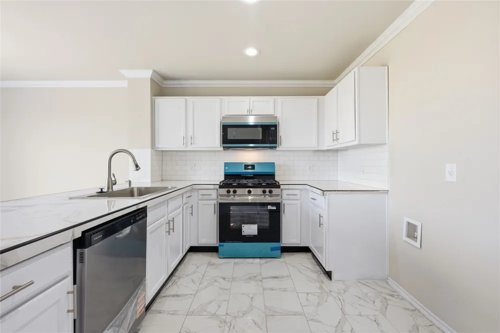 6917 Panda Royle Drive Del Valle, TX 78617