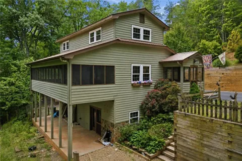 946 Laurel Circle