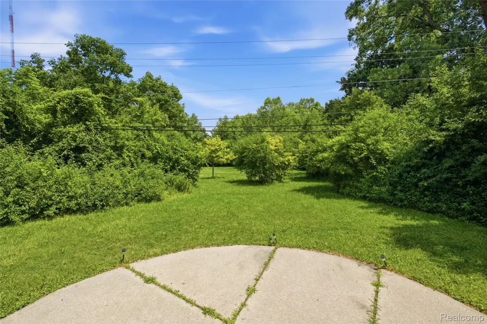 25760 Southwood Drive Southfield City, MI 48075