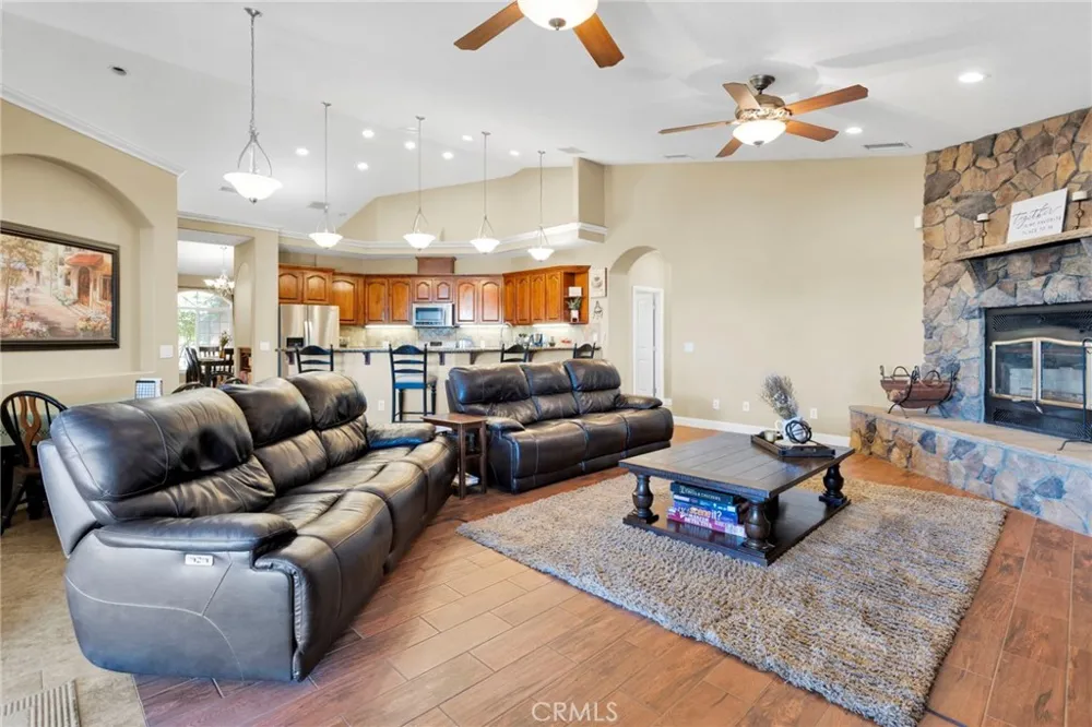 11722 Brookside Court Phelan, CA 92371
