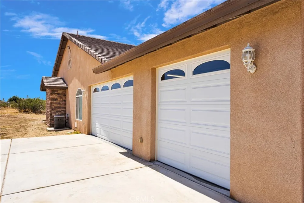 11722 Brookside Court Phelan, CA 92371