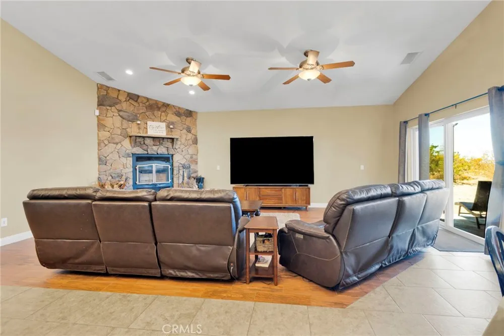 11722 Brookside Court Phelan, CA 92371