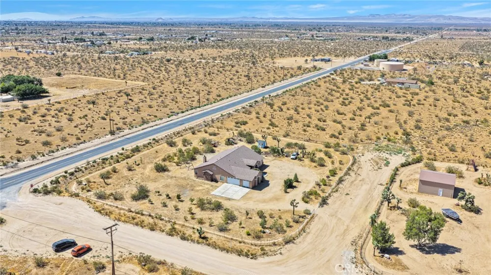 11722 Brookside Court Phelan, CA 92371