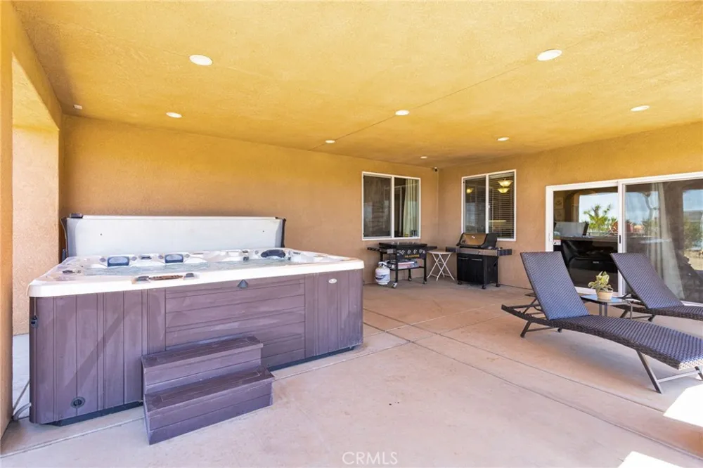 11722 Brookside Court Phelan, CA 92371