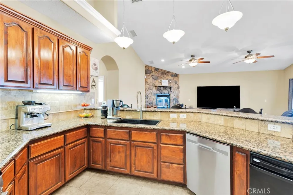 11722 Brookside Court Phelan, CA 92371