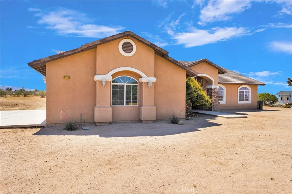 11722 Brookside Court Phelan, CA 92371