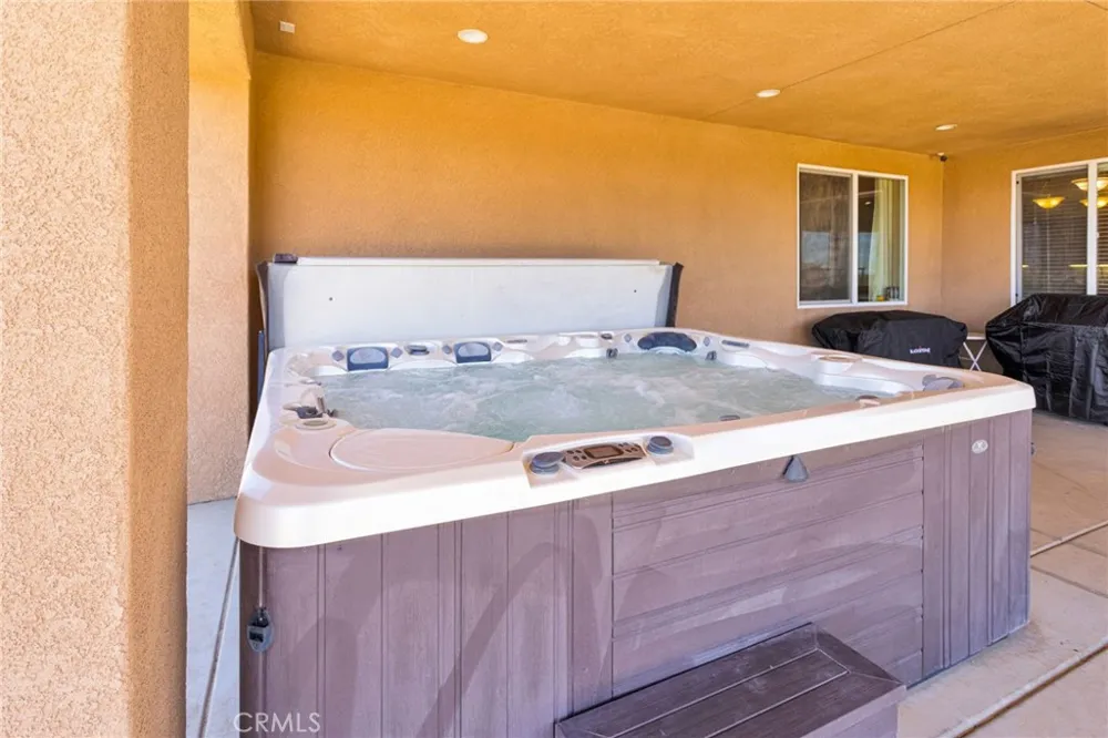 11722 Brookside Court Phelan, CA 92371