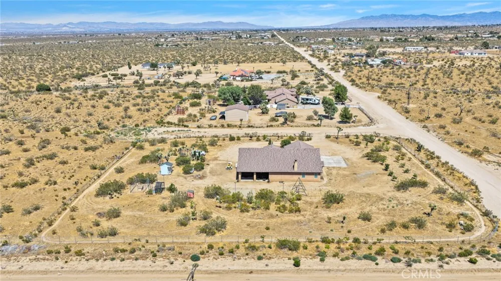11722 Brookside Court Phelan, CA 92371