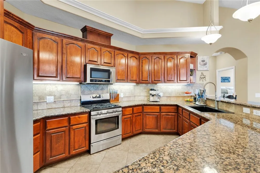 11722 Brookside Court Phelan, CA 92371