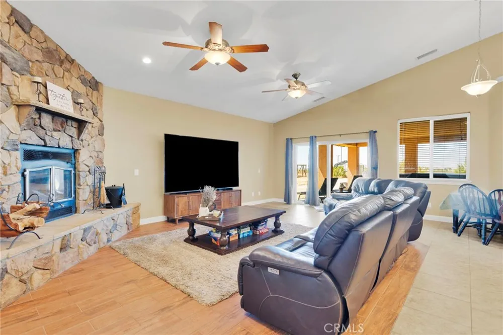 11722 Brookside Court Phelan, CA 92371