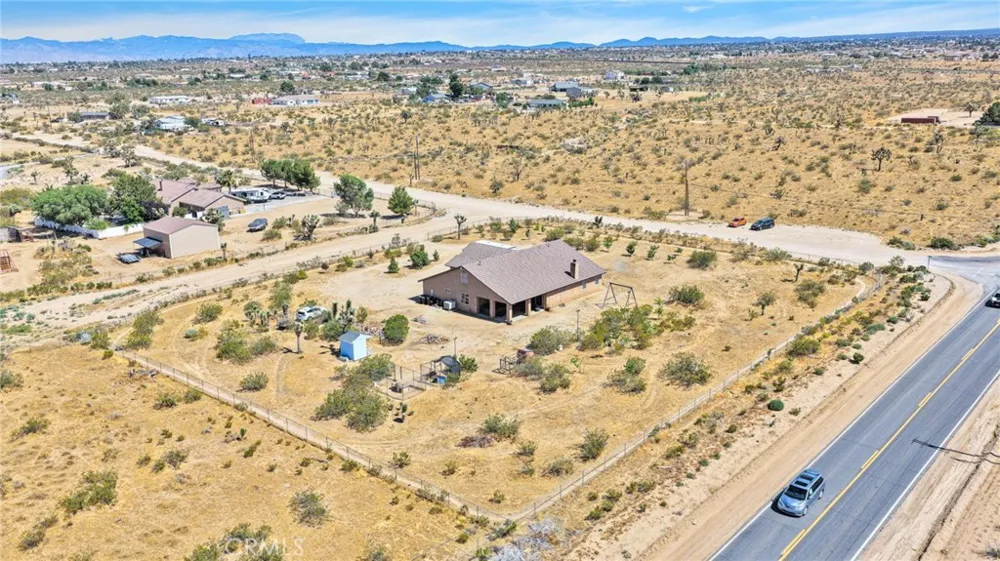 11722 Brookside Court Phelan, CA 92371