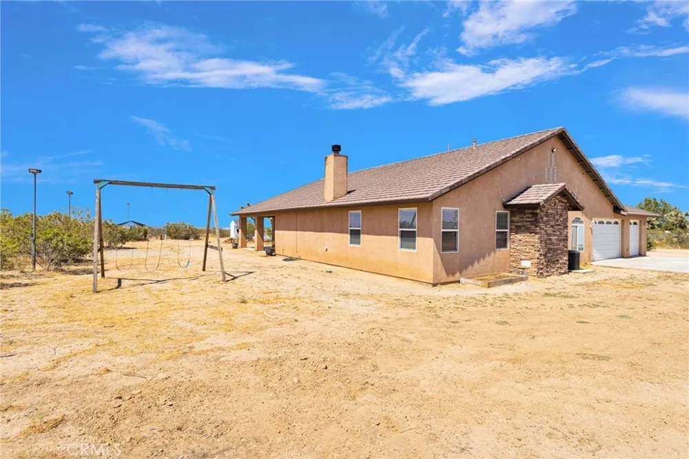 11722 Brookside Court Phelan, CA 92371