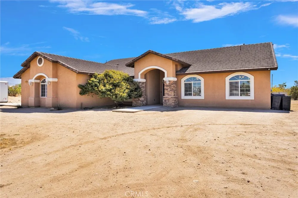 11722 Brookside Court Phelan, CA 92371