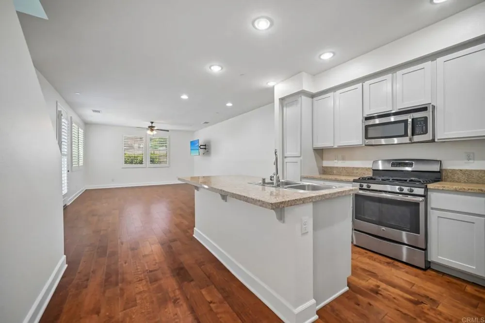 2487 Ascending Oaks Lane #1 Simi Valley, CA 93063