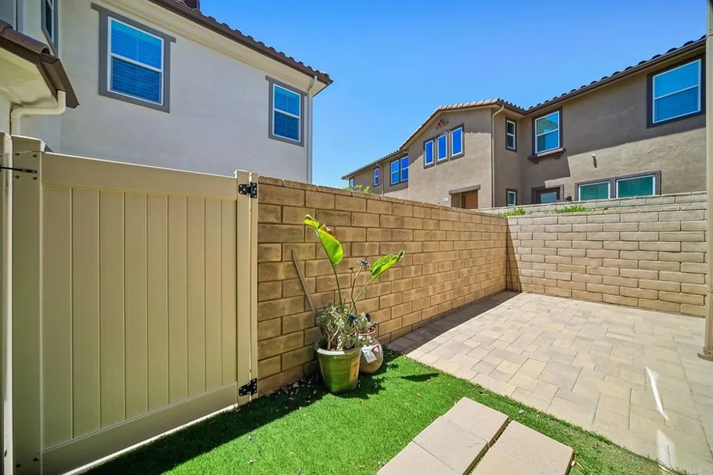 2487 Ascending Oaks Lane #1 Simi Valley, CA 93063