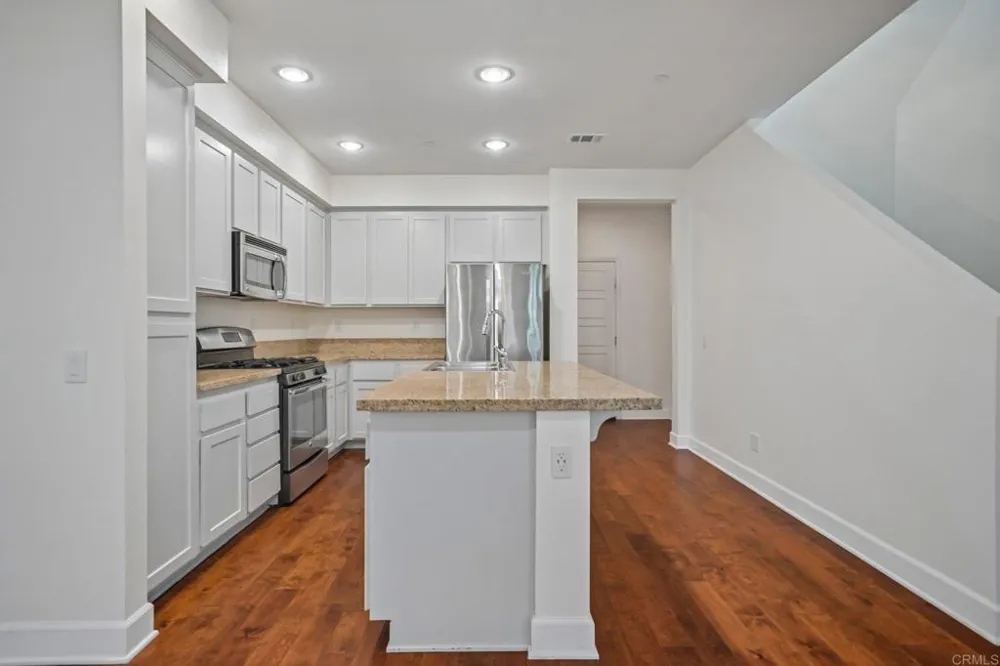 2487 Ascending Oaks Lane #1 Simi Valley, CA 93063